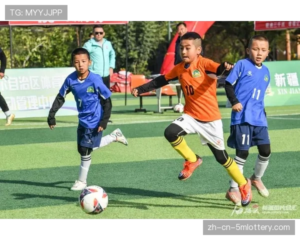 科隆足球学院举办夏季训练营，核心课程围绕“青少年球员的压迫意识”展开